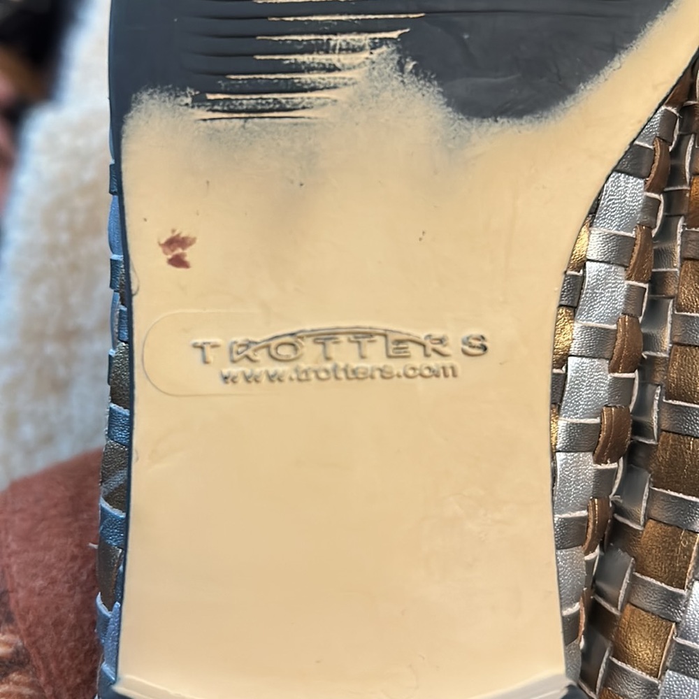 Trotters gold and silver leather slip on shoes - Picture 15 of 16